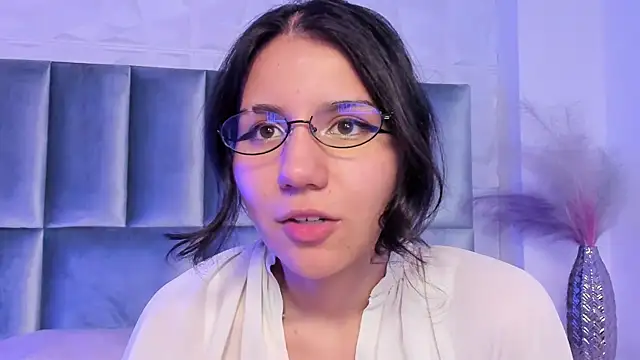 HollyPeach Chat XXX in diretta