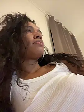 MikaScarlet Show in webcam