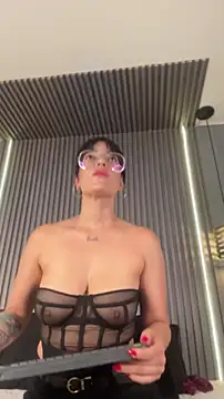 Aura_Baker Chat XXX in diretta