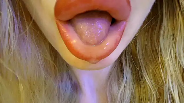 XXX chat uživo modela Politeeliza