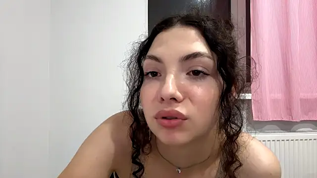 SharieLangan Adlı Modelin Canlı XXX Sohbeti