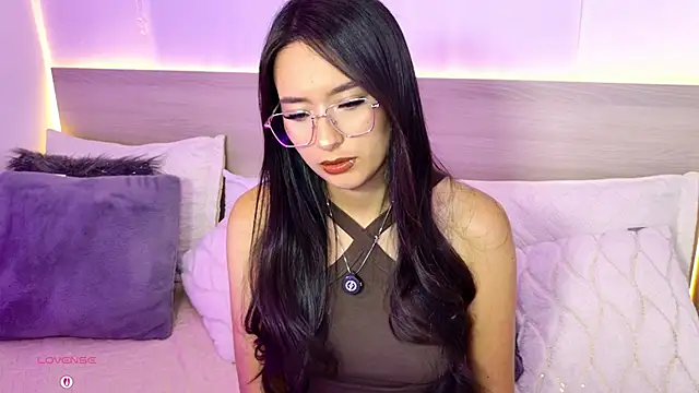 AliceeBloom Adlı Modelin Canlı XXX Sohbeti