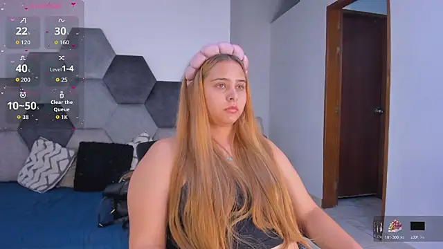 MikaelaStone Chat XXX in diretta