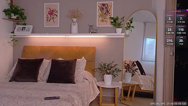 sarah_rayy élő XXX-chatje