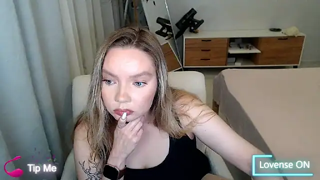 XXX chat uživo modela PolinaXXXXXJones