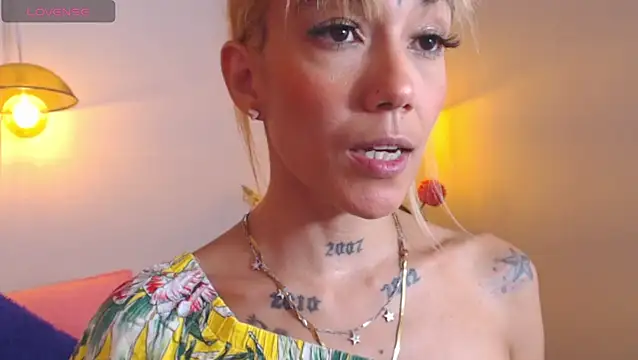 Verito_2 Live XXX-chat