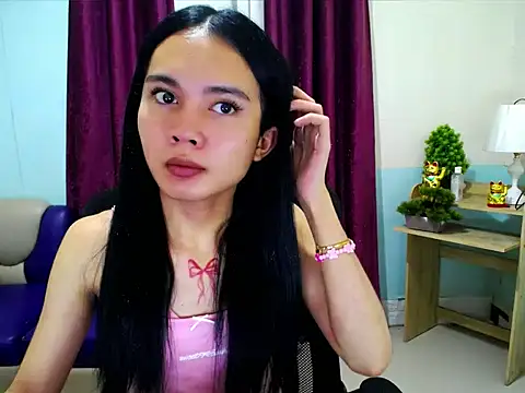 devine_goddess: διαδικτυακό σόου στην κάμερα