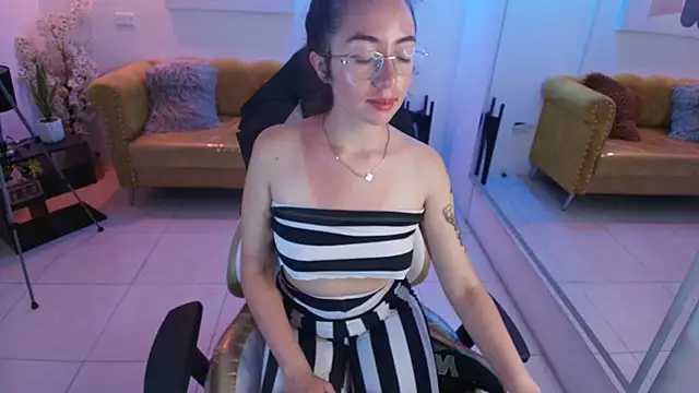 Chat +18 de Veronica_miiller ao vivo