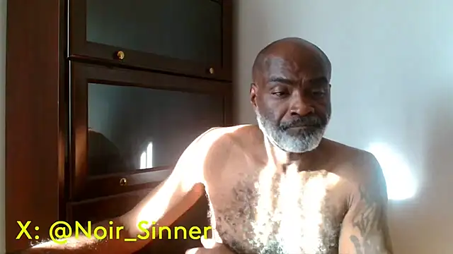 sinnernoir: διαδικτυακό σόου στην κάμερα