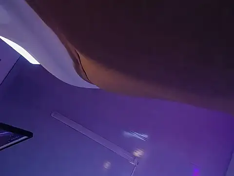 Tiff_Styless Webcam-Show