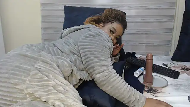 Foxybrownxx1 Adlı Modelin Canlı XXX Sohbeti