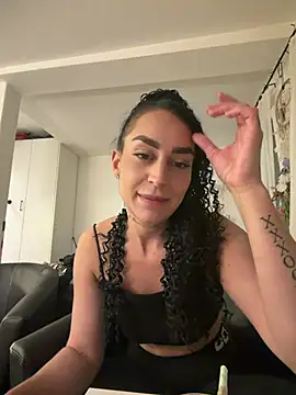 CurlyRouge Webcam show
