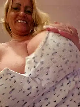 Isabellaa04's Live XXX Chat