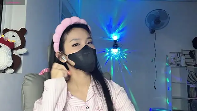 Tieu-May Chat XXX in diretta