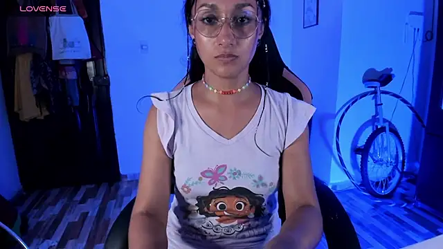 adrena_10 Adlı Modelin Canlı XXX Sohbeti