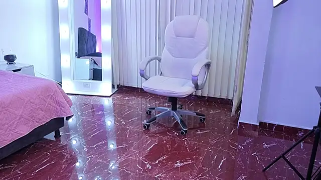 lycoris_19 élő XXX-chatje