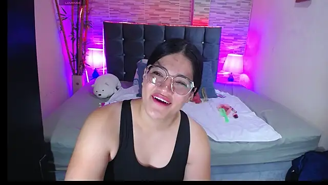 Valeri_hot22 élő XXX-chatje