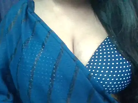 shikha111 élő XXX-chatje