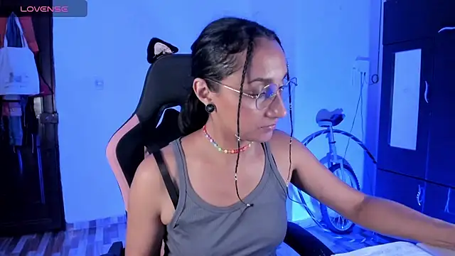 Chat +18 de adrena_10 ao vivo