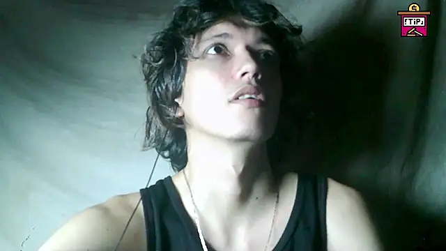 XXX chat uživo modela cherryuwu
