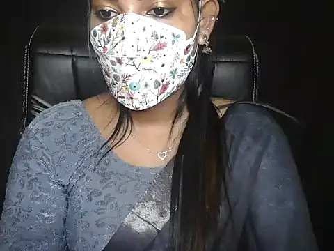Rashmi-SexyのライブXXXチャット