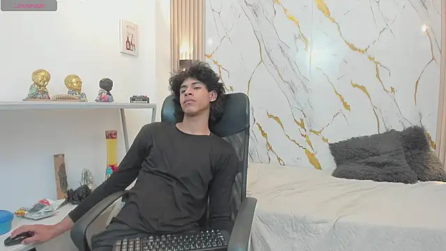 Zayn_Fox32 élő XXX-chatje