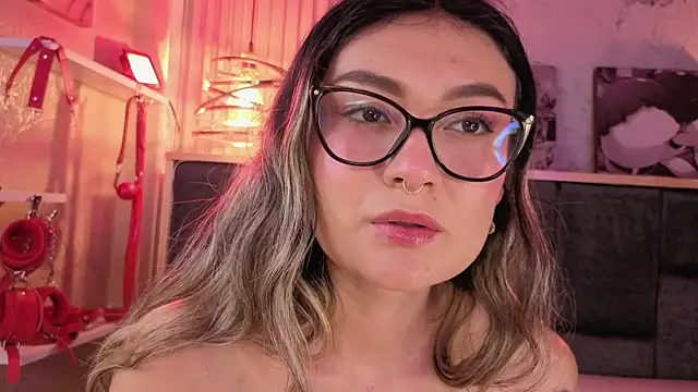 Im-Lola Adlı Modelin Canlı XXX Sohbeti