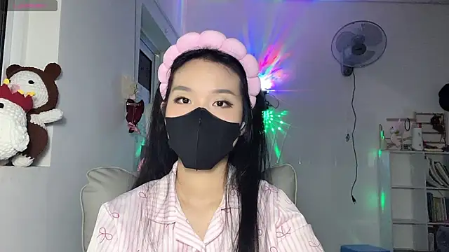 Tieu-May Chat XXX in diretta
