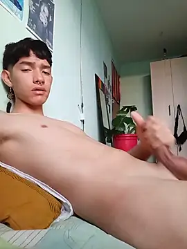 sexy-noah111 webcam show