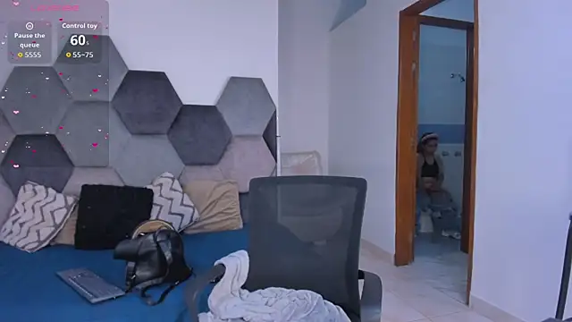 MikaelaStone 现场XXX聊天