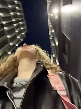 Chat XXX Live outside_rosy