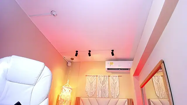 NahimiThompson Adlı Modelin Canlı XXX Sohbeti