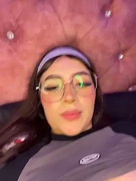 XXX chat uživo modela AkiraYami