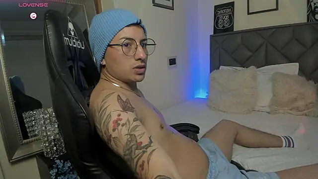 Dereck_Klain Show in webcam