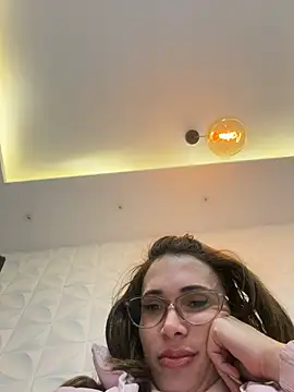 Irresistible24's Live XXX Chat