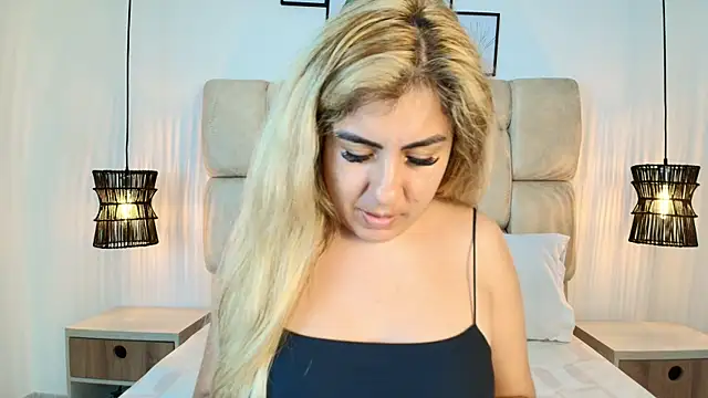 AdharaSmithh's Live XXX Chat