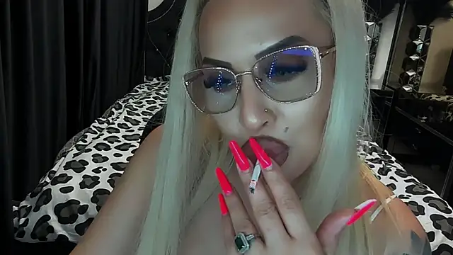 LovelyBlondyxx Live XXX-Chat