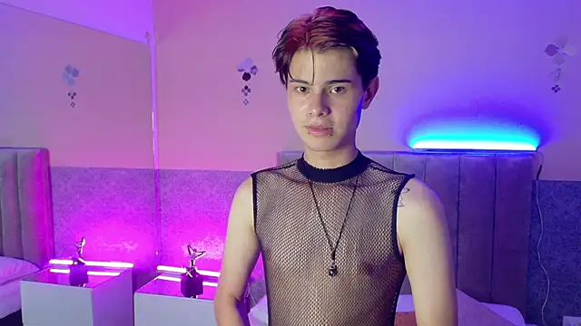 Онлайн чат XXX Derek_Sinn