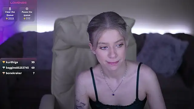 Show modela SandyLayy na web-kameri