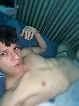 Night_princeX: διαδικτυακό σόου στην κάμερα