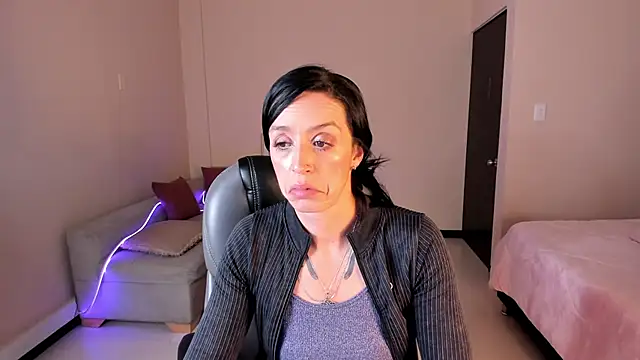Chat +18 de Kristen_Garner ao vivo