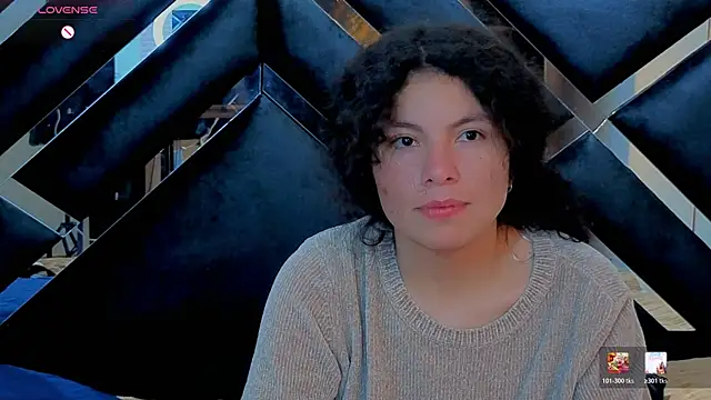 Chat XXX ao vivo de Zoe-yanin
