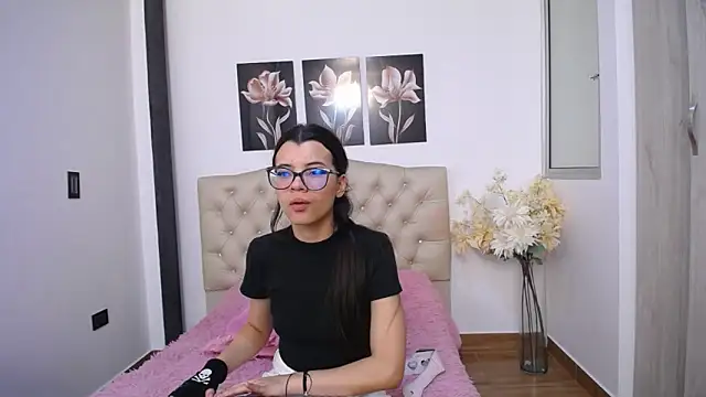 pinky_f00x Adlı Modelin Canlı XXX Sohbeti
