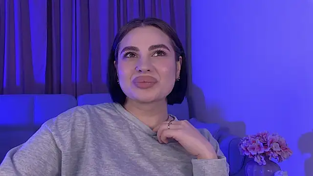 AdrianaToress' Live XXX Chat
