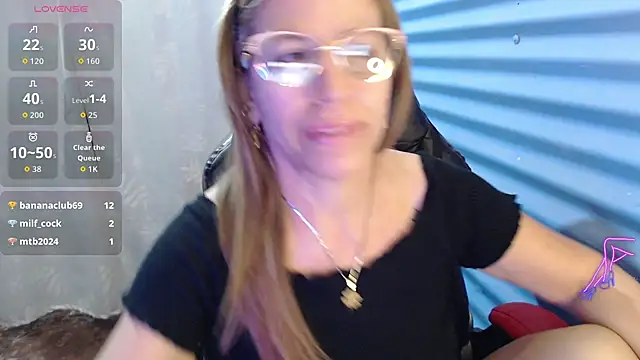 Chat +18 de Chayla_Ruiz ao vivo