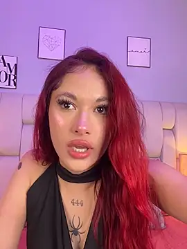 SkinnyFoxy's Live XXX Chat