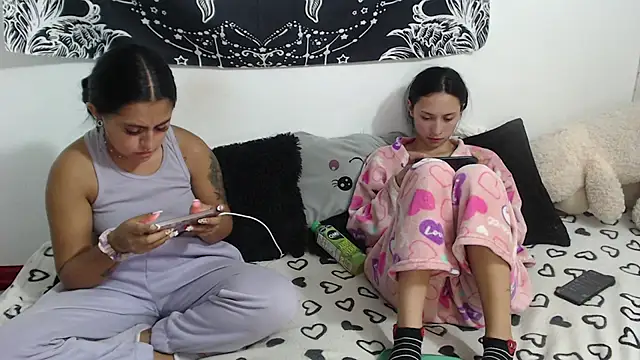 emily_n_abby Obrolan Langsung XXX