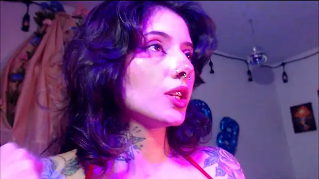 Chat XXX ao vivo de LiliJones_