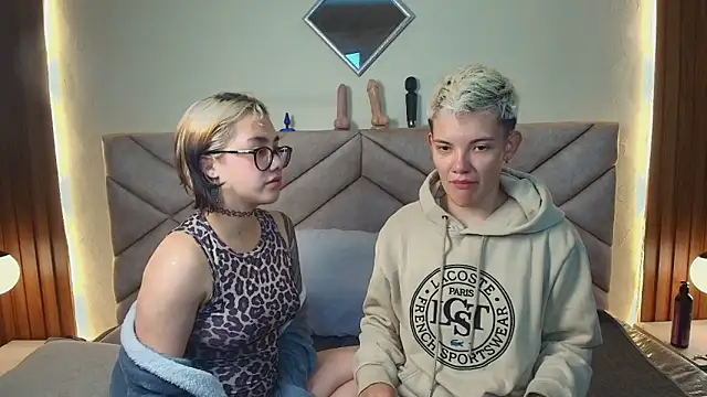 NoahAndGaia's Live XXX Chat