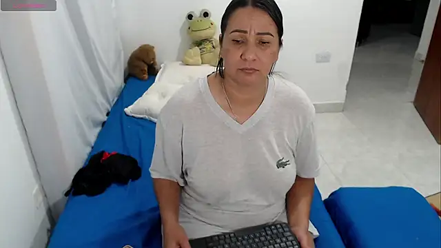 LAURA_Foxht live XXX chat